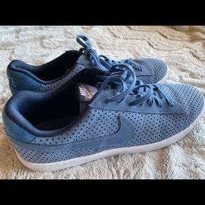 Men’s blue suede Nike